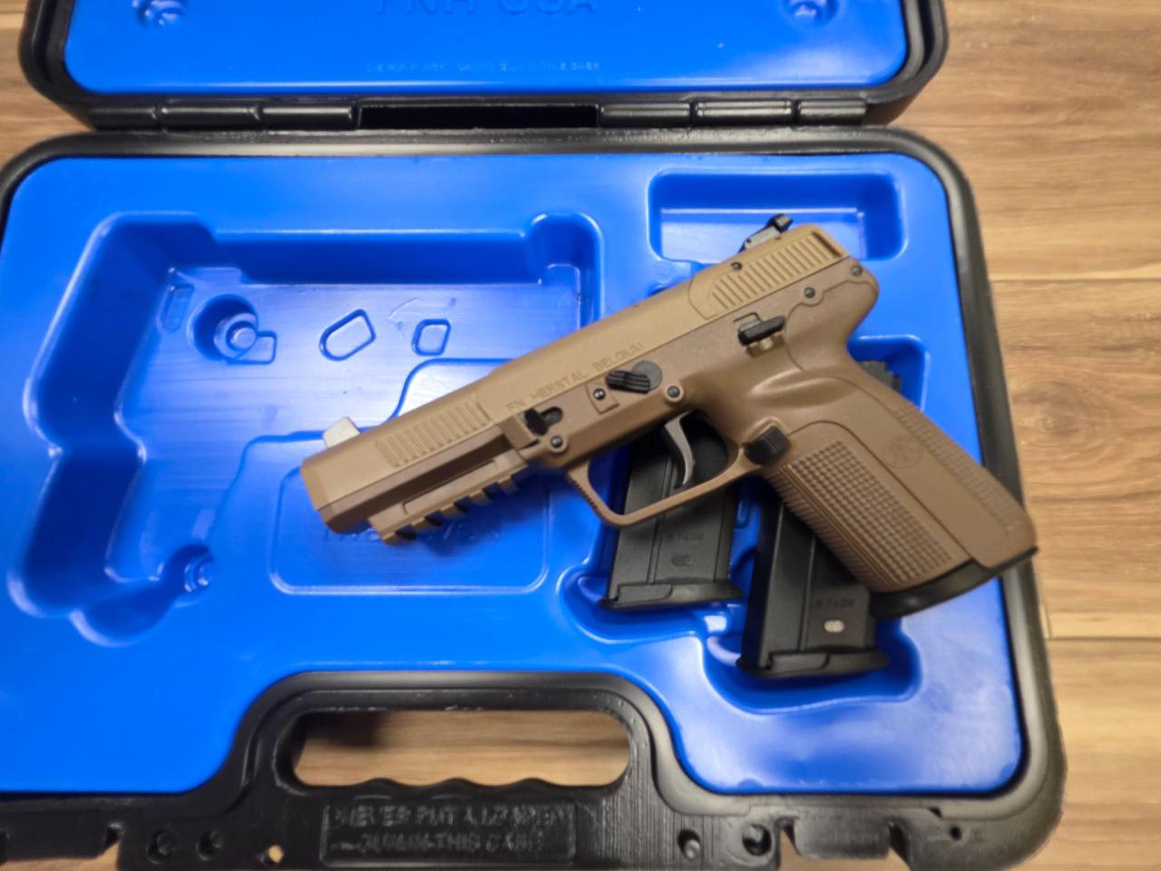 FN FiveSeven - Image 2