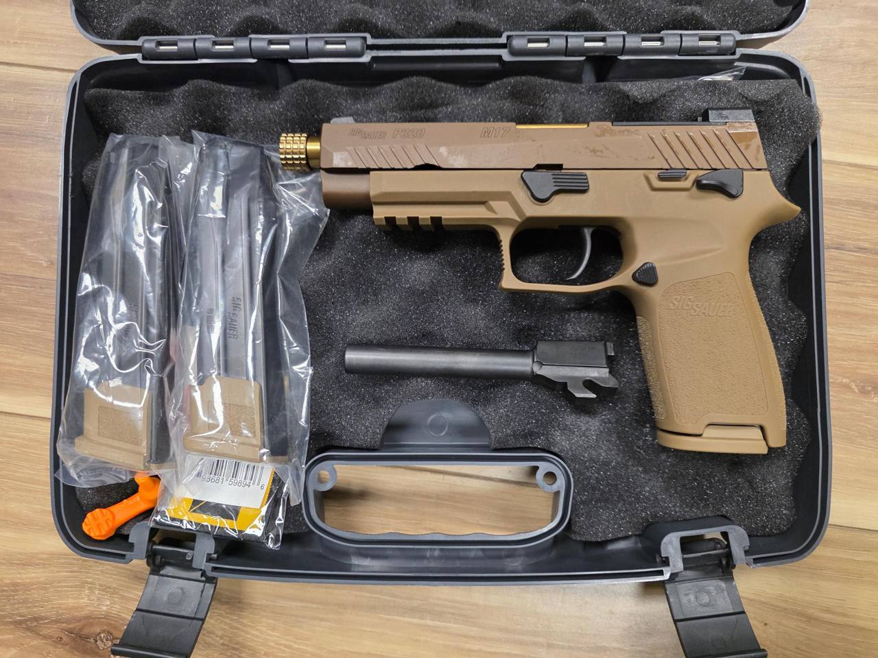 Sig Sauer M17 with threaded barrel - Image 2